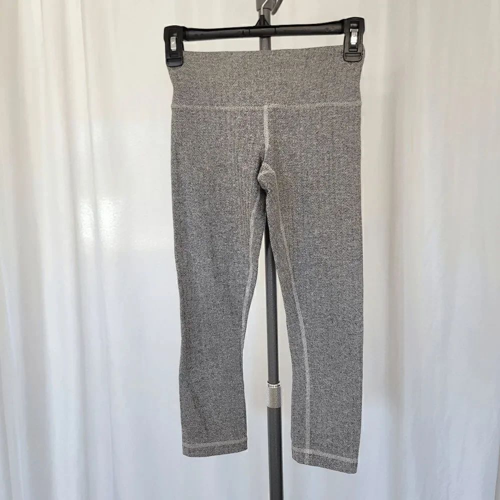 Lululemon heather gray crop leggings size 2